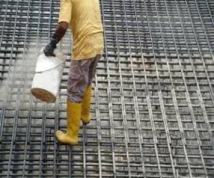 THI CÔNG CHỐNG THẤM THUẬN CHO SÀN TẦNG HẦM BẰNG RẮC BỘT CHỐNG THÂM TINH THỂ THẨM THẤU